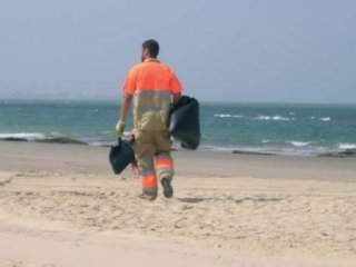 LIMPIEZA PLAYA 04  BASURA